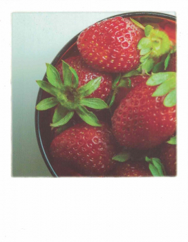 PolaCARD "Strawberries" Erdbeeren Postkarte, Größe: 14,0x10,8 cm