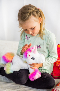 Habibi Plush Premium Einhorn „Rainbow“, liegend: Wärme-Plüsch, Größe: 31cm
