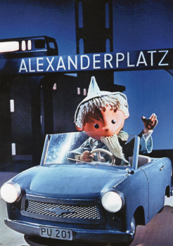 "Trabbi am Alexanderplatz" Unser Sandmännchen Postkarte, Größe: 10,5x15 cm
